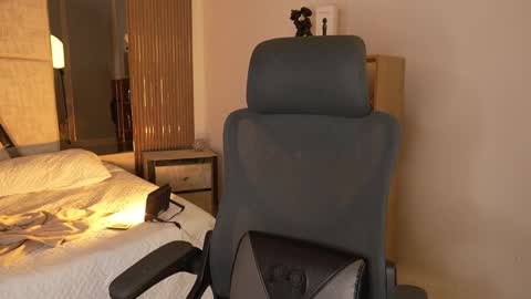 Cleo Adams online show from 12.03.25