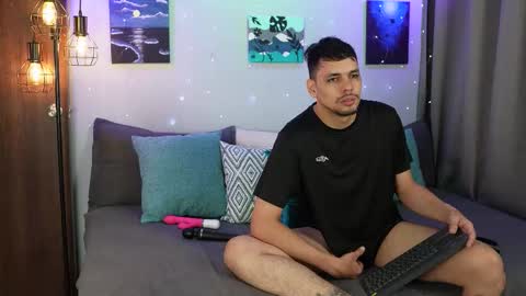 Snapshot of cleoanubis_ chatting on 10.04.25 Girl Juliana and Federico online show from 10.04.25