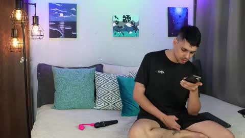 Snapshot of cleoanubis_ chatting on 10.25.25 Girl Juliana and Federico online show from 10.25.25