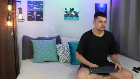 Snapshot of cleoanubis_ chatting on 10.28.25 Girl Juliana and Federico online show from 10.28.25