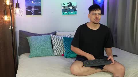 Snapshot of cleoanubis_ chatting on 10.31.25 Girl Juliana and Federico online show from 10.31.25