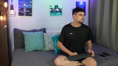 Snapshot of cleoanubis_ chatting on 11.02.25 Girl Juliana and Federico online show from 11.02.25