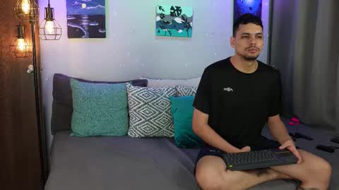 Snapshot of cleoanubis_ chatting on 11.03.25 Girl Juliana and Federico online show from 11.03.25