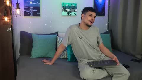 Snapshot of cleoanubis_ chatting on 11.10.25 Girl Juliana and Federico online show from 11.10.25