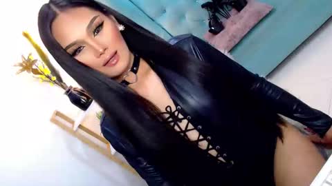 Snapshot of cleofex chatting on 10.05.25 Cleo online show from 10.05.25