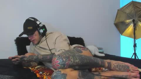 Snapshot of cleosexxx chatting on 10.18.25 cleo y maikol online show from 10.18.25