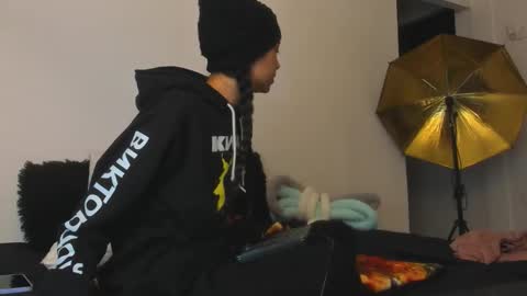 Snapshot of cleosexxx chatting on 10.19.25 cleo y maikol online show from 10.19.25