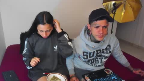 Snapshot of cleosexxx chatting on 10.27.25 cleo y maikol online show from 10.27.25