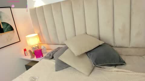 Snapshot of clhoe_johnson_ chatting on 10.07.25 clhoe_johnson_ online show from 10.07.25