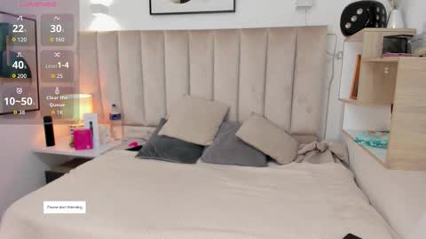 Snapshot of clhoe_johnson_ chatting on 10.13.25 clhoe_johnson_ online show from 10.13.25