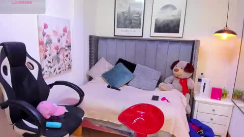 clhoe_johnson_ online show from 11.08.25