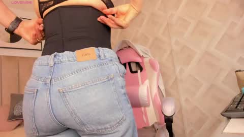 clhoe_johnson_ online show from 04.16.26