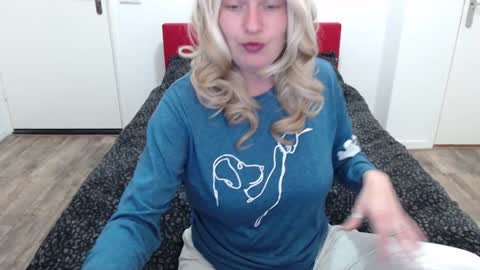 Syl  online show from 01.05.25