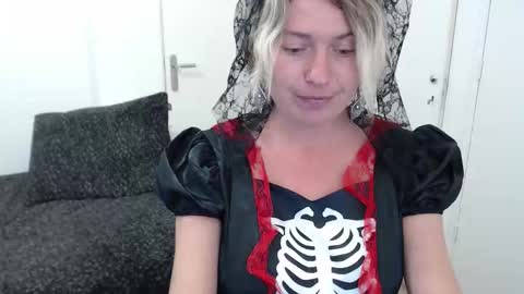 Snapshot of clittytastic chatting on 10.28.25 Syl online show from 10.28.25