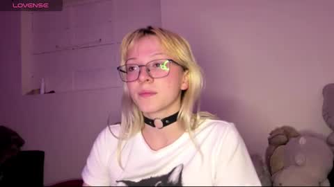  CLOE  online show from 10.15.25