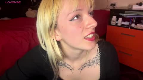  CLOE  online show from 10.17.25