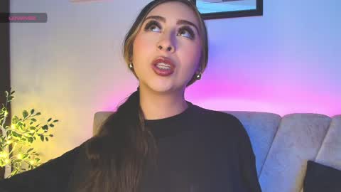 cloe_martinezz_ online show from 04.25.26