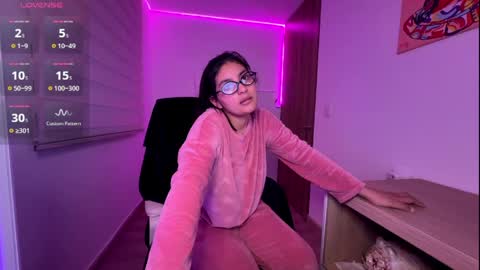 cloe small online show from 04.03.26