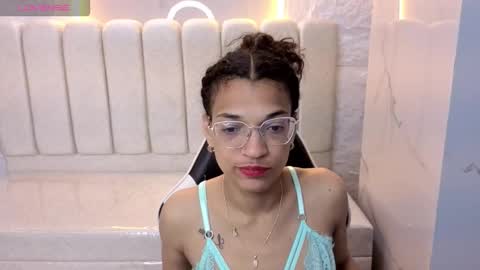 Snapshot of cloe_tx_ chatting on 10.10.25 cloee online show from 10.10.25