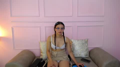 Cloe  online show from 11.14.25