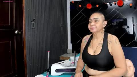 Snapshot of cloee_rabbyt chatting on 11.07.25 CLOE online show from 11.07.25