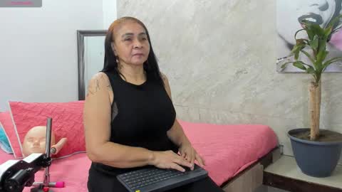 CLOE online show from 11.14.25