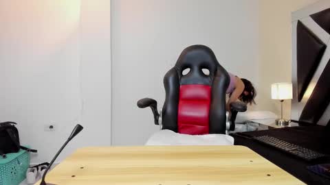 lady cloe person online show from 11.22.25