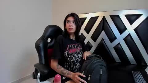 lady cloe person online show from 11.28.25