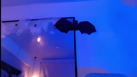 Snapshot of cloestron chatting on 10.18.25 Cloe Stron online show from 10.18.25