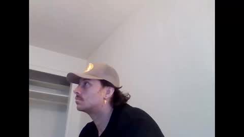 Snapshot of cloudyydayzz chatting on 02.22.26 tallhungandcloudy online show from 02.22.26