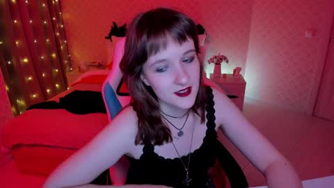 Snapshot of clover_red chatting on 12.20.24 Clover follow me online show from 12.20.24