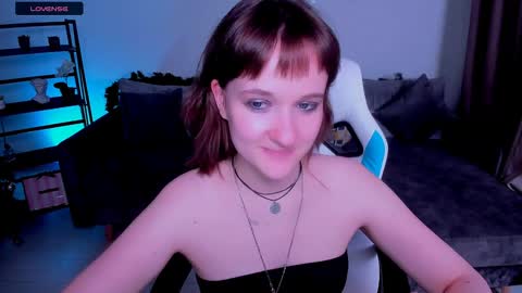 Snapshot of clover_red chatting on 12.28.24 Clover follow me online show from 12.28.24