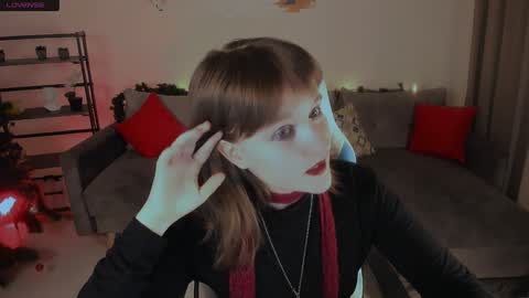 Snapshot of clover_red chatting on 01.12.25 Clover follow me online show from 01.12.25