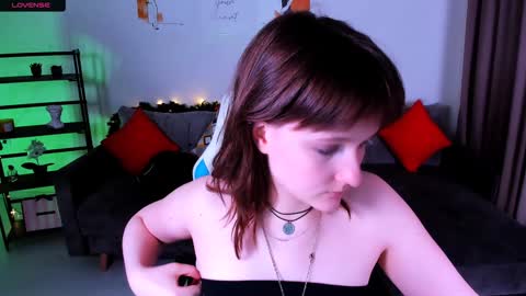 Snapshot of clover_red chatting on 01.18.25 Clover follow me online show from 01.18.25
