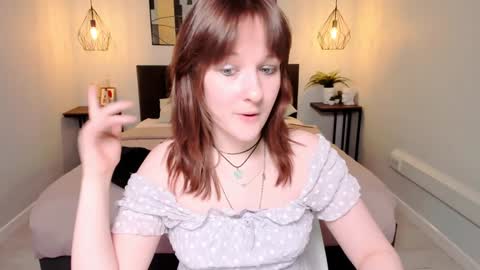 Snapshot of clover_red chatting on 02.05.25 Clover follow me online show from 02.05.25