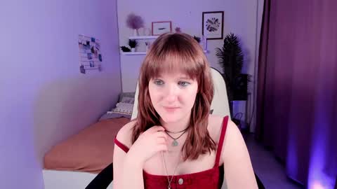 Snapshot of clover_red chatting on 02.06.25 Clover follow me online show from 02.06.25
