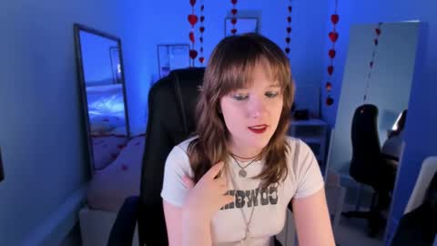 Snapshot of clover_red chatting on 02.13.25 Clover follow me online show from 02.13.25