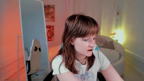 Snapshot of clover_red chatting on 02.18.25 Clover follow me online show from 02.18.25