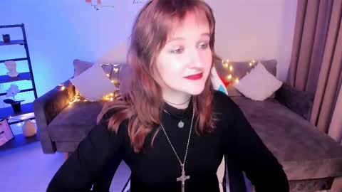 Snapshot of clover_red chatting on 03.06.25 Clover follow me online show from 03.06.25