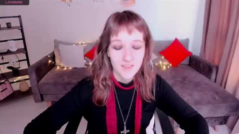 Snapshot of clover_red chatting on 03.08.25 Clover follow me online show from 03.08.25