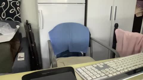 Snapshot of coach_karl chatting on 10.21.25 Coach Karl Porn Star Tip me all the way to my next trip online show from 10.21.25