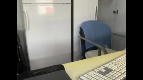 Snapshot of coach_karl chatting on 10.26.25 Coach Karl Porn Star Tip me all the way to my next trip online show from 10.26.25