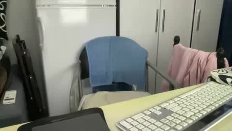 Snapshot of coach_karl chatting on 11.02.25 Coach Karl Porn Star Tip me all the way to my next trip online show from 11.02.25