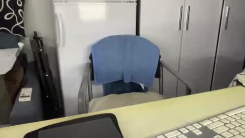 Snapshot of coach_karl chatting on 11.09.25 Coach Karl Porn Star Tip me all the way to my next trip online show from 11.09.25