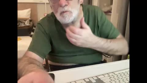 Snapshot of coach_karl chatting on 01.16.26 Coach Karl Porn Star Tip me all the way to my next trip online show from 01.16.26