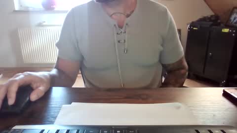 Snapshot of cock4onenight chatting on 09.10.25 cock4onenight online show from 09.10.25