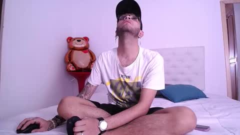 Snapshot of cock_fox chatting on 10.06.25 Camilo online show from 10.06.25