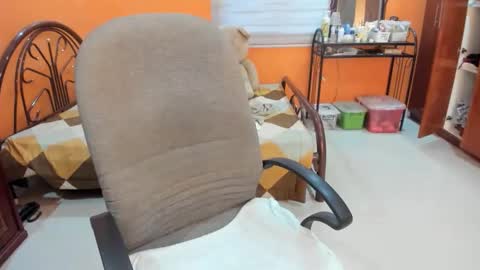 Snapshot of cocktits69 chatting on 10.25.25 titanis online show from 10.25.25