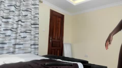 coco_leila online show from 02.11.25