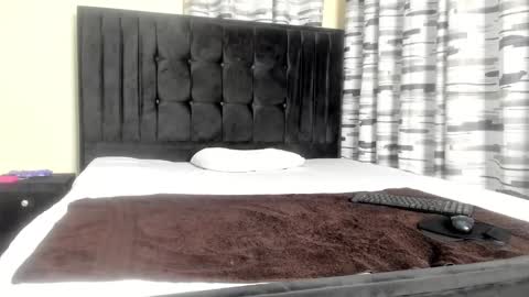 coco_leila online show from 02.15.25